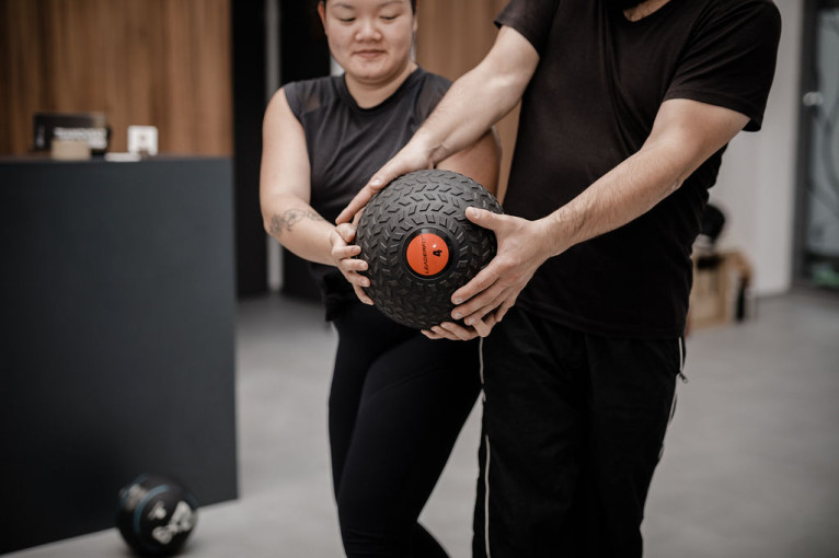 Exercices renforcement et cardio en petit groupe